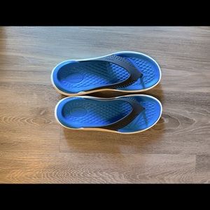 Croc sandals. Very comfy. Size 8